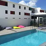 Kyriad Direct La Rochelle Sud 아이트르