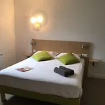 Kyriad Direct La Rochelle Sud 호텔