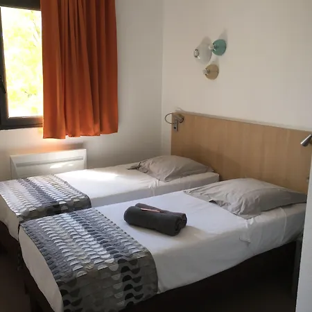 Kyriad Direct La Rochelle Sud 호텔