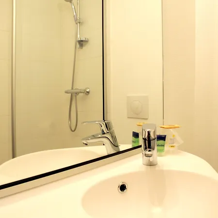 Kyriad Direct La Rochelle Sud فندق 3*