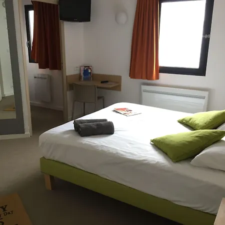 Kyriad Direct La Rochelle Sud Hotel